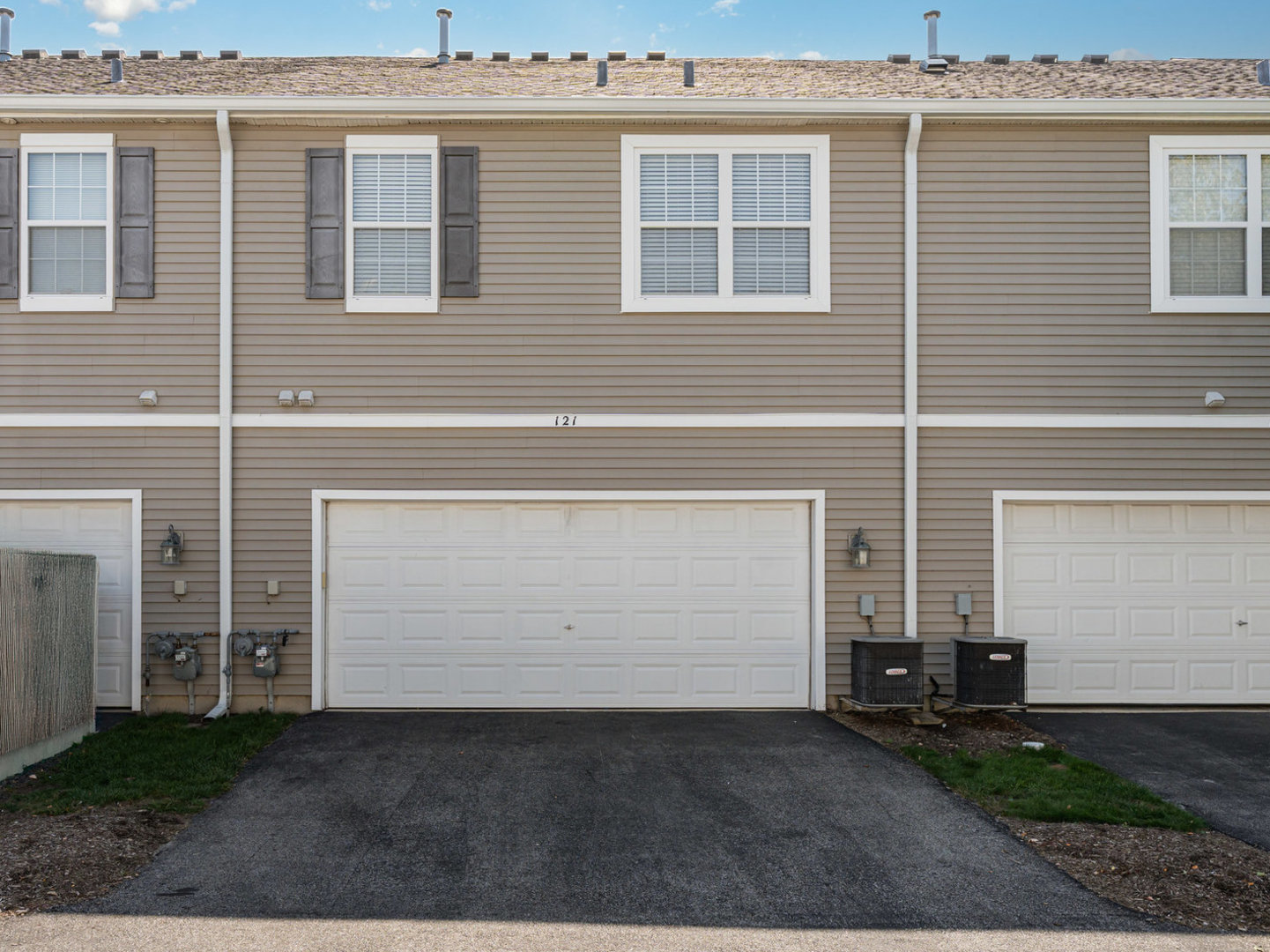 121 Springbrook Trail, Oswego, IL 60543