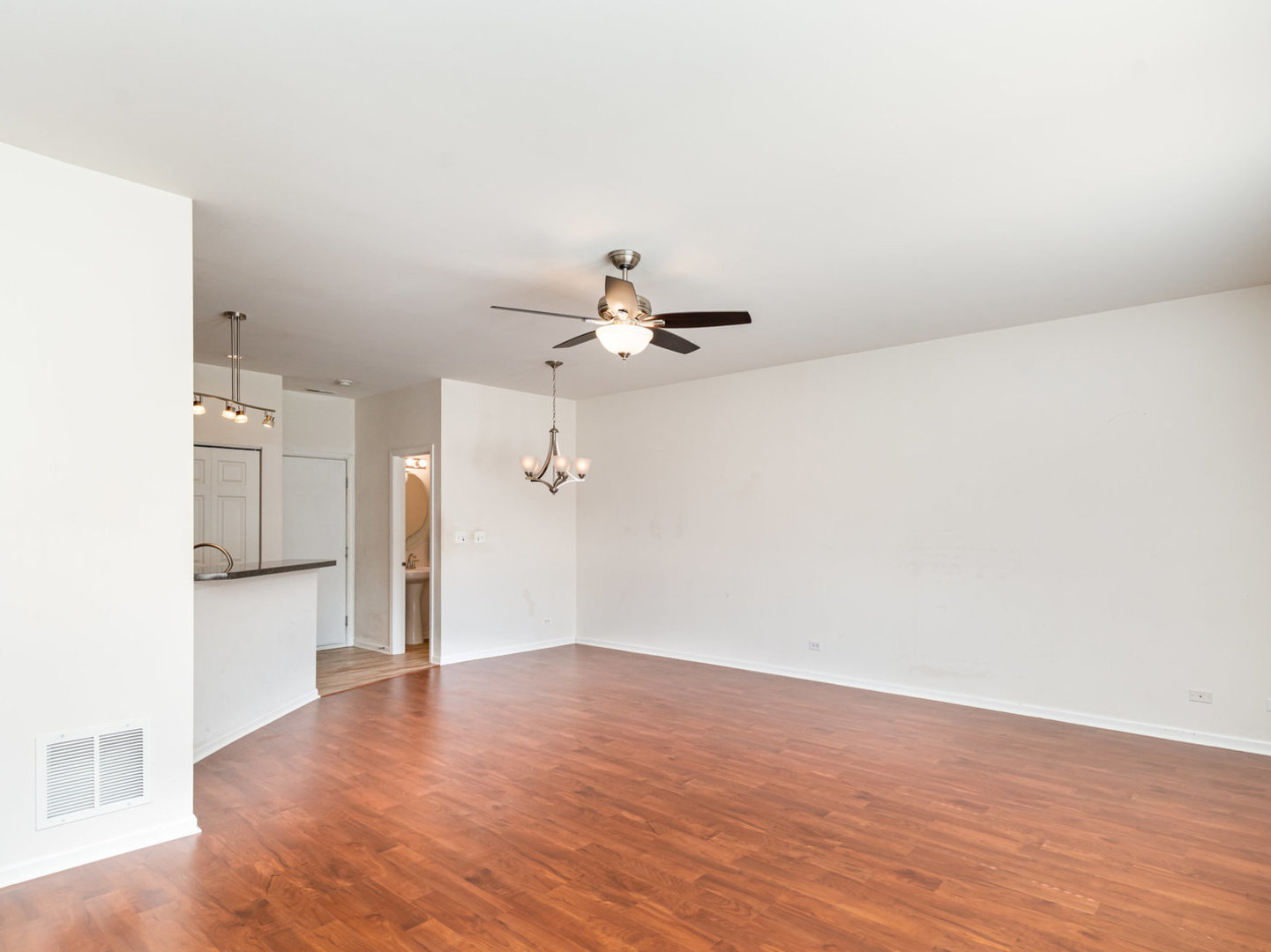 121 Springbrook Trail, Oswego, IL 60543