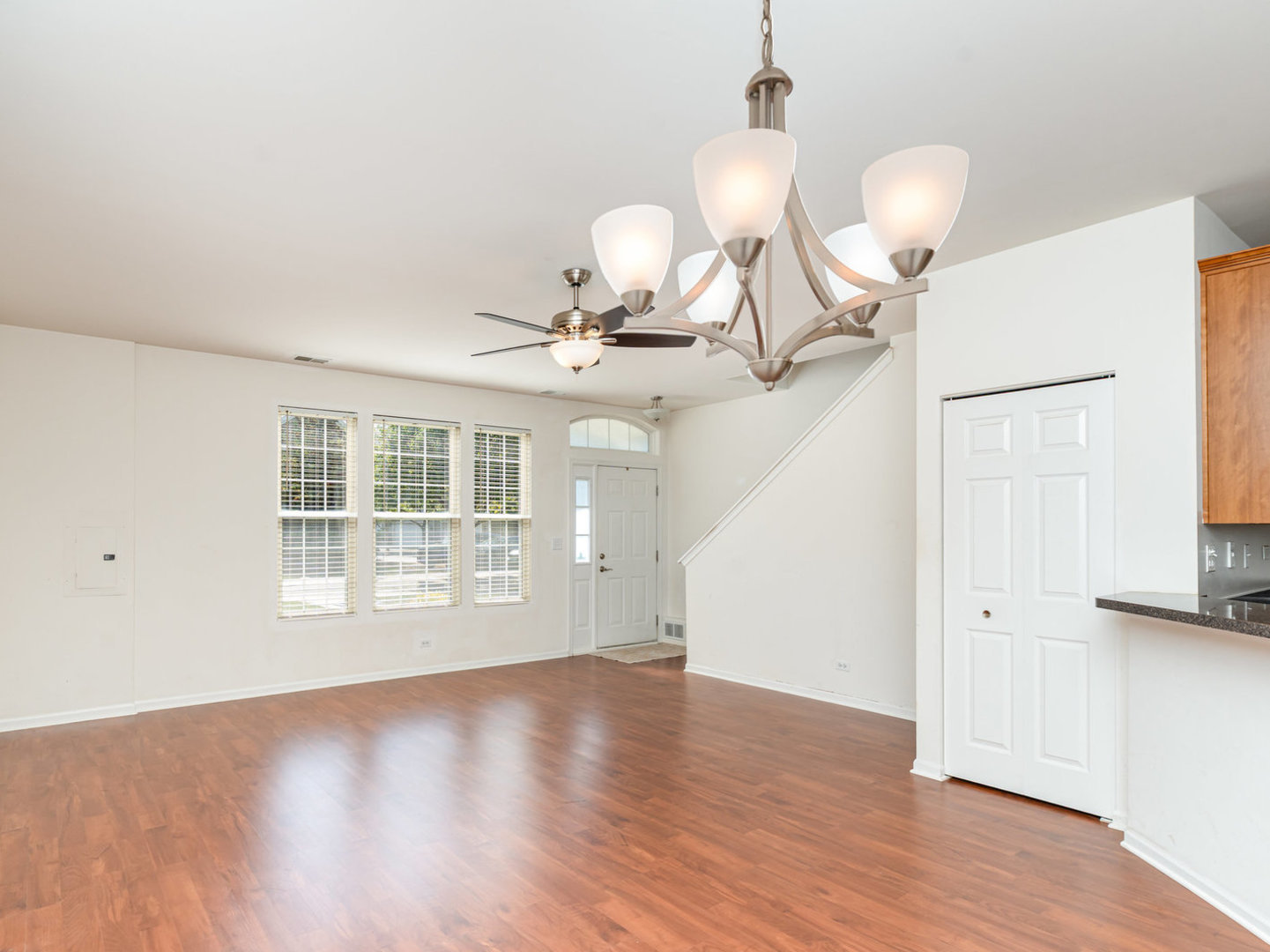 121 Springbrook Trail, Oswego, IL 60543