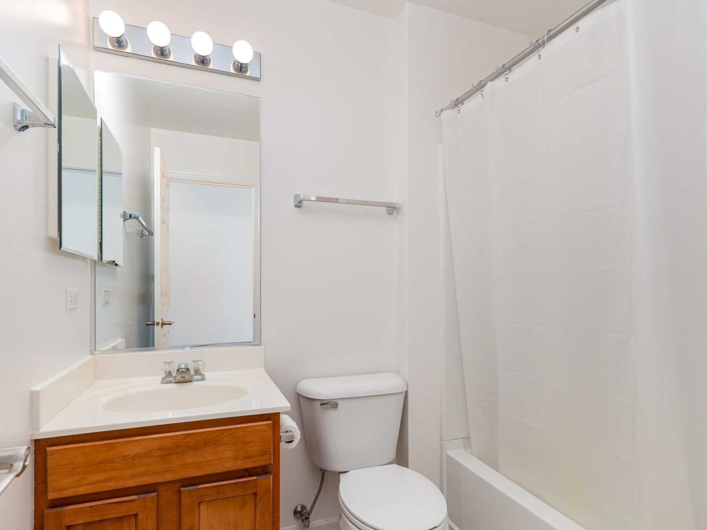 121 Springbrook Trail, Oswego, IL 60543