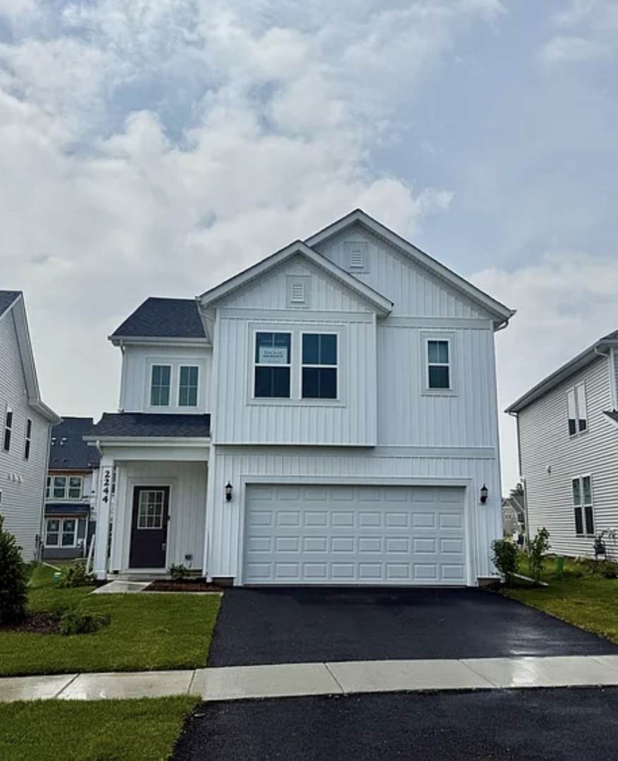 2711 Lawlor Lane, Naperville, IL 60564