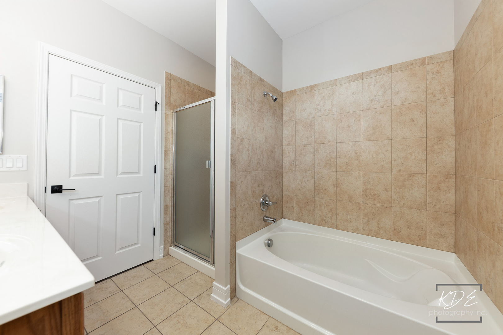 2836 Hillcrest Circle, Naperville, IL 60564