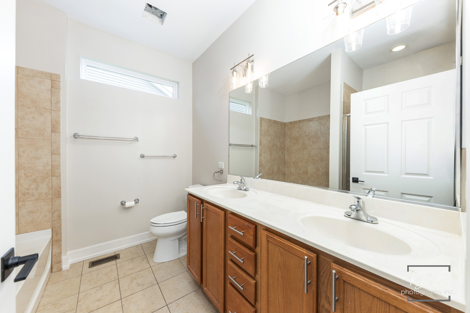 2836 Hillcrest Circle, Naperville, IL 60564