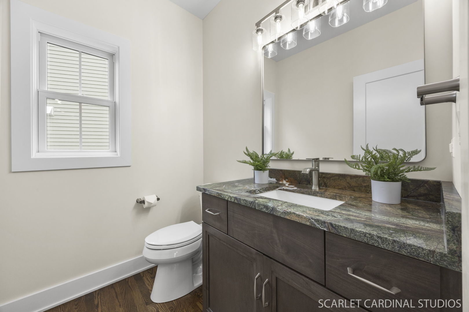 831 Avon Court, Glen Ellyn, IL 60137