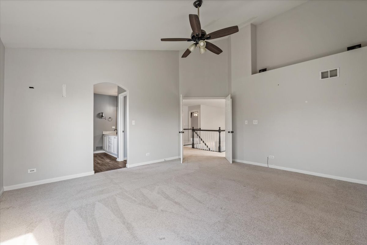1128 Masters Parkway, Aurora, IL 60506