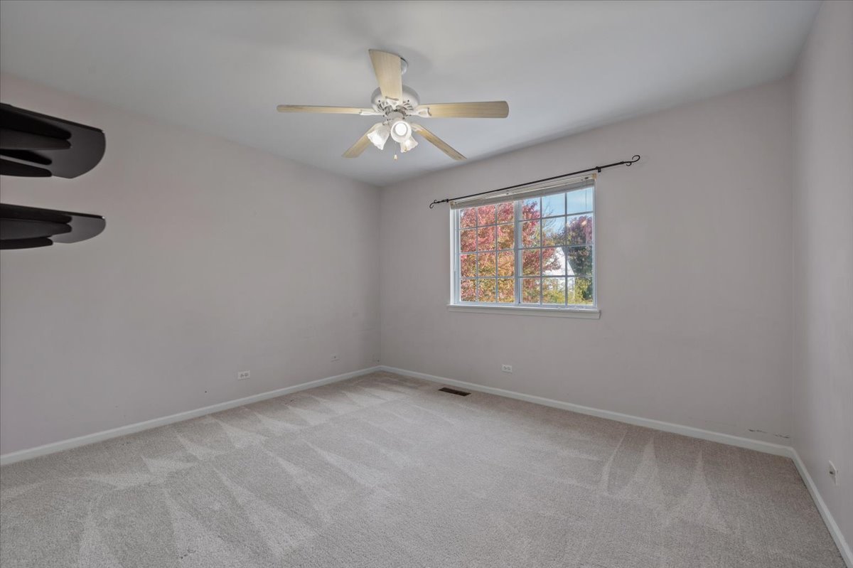 1128 Masters Parkway, Aurora, IL 60506