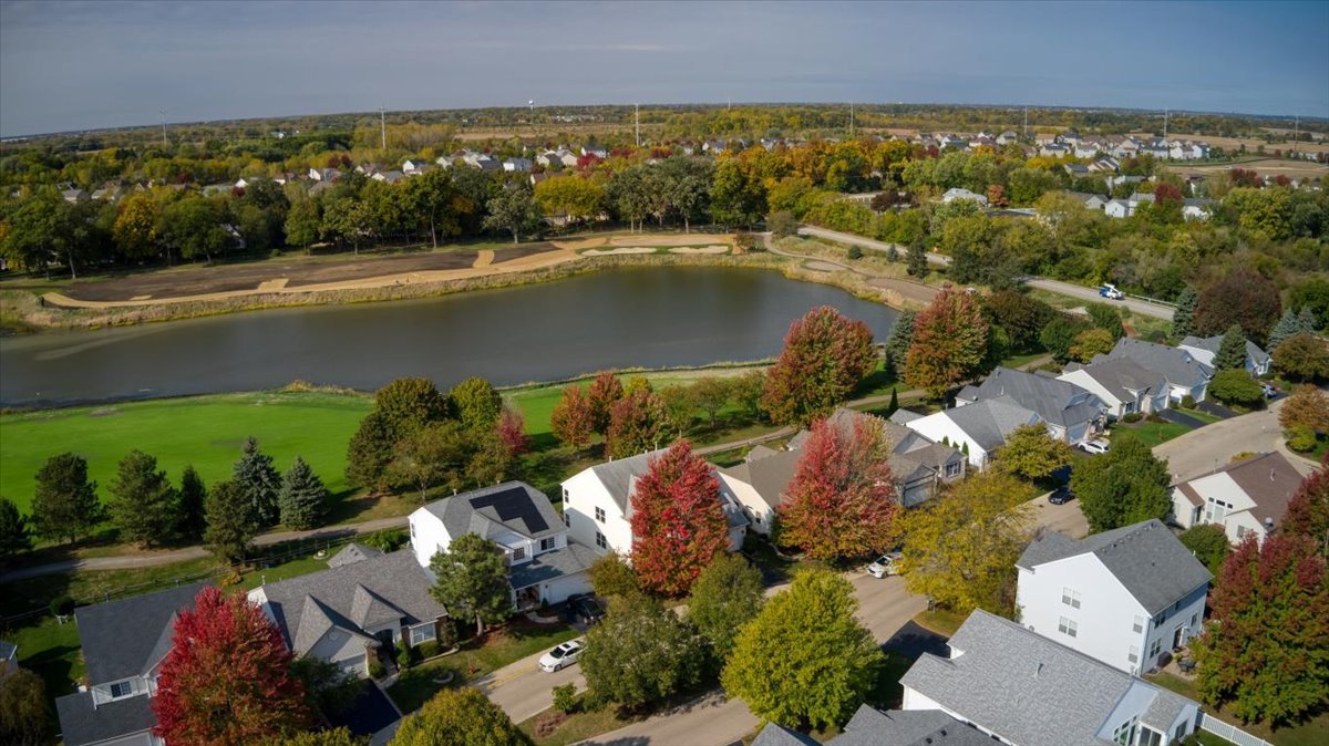 1128 Masters Parkway, Aurora, IL 60506
