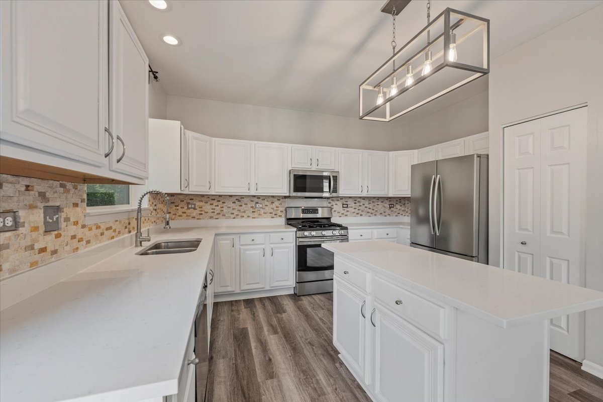 1128 Masters Parkway, Aurora, IL 60506