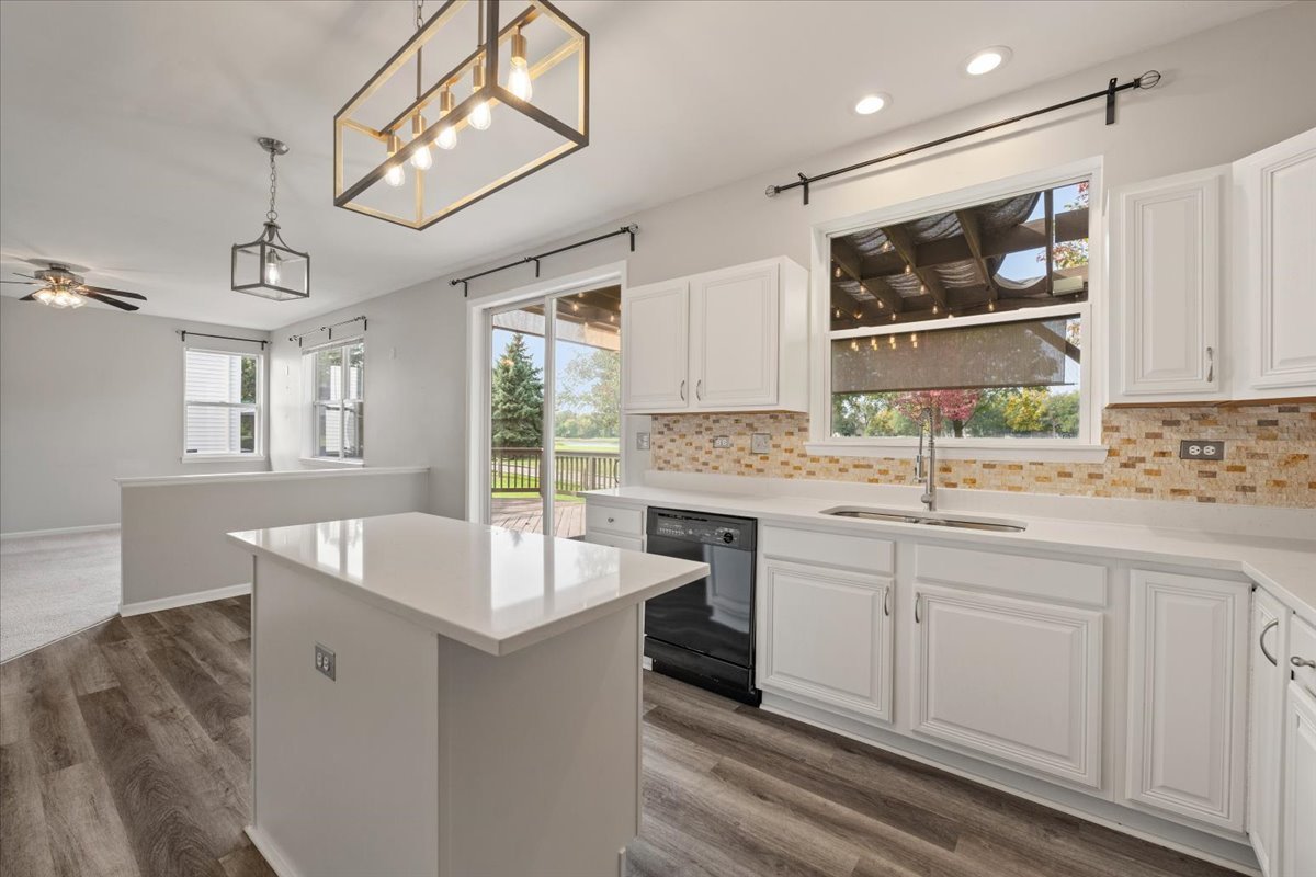 1128 Masters Parkway, Aurora, IL 60506