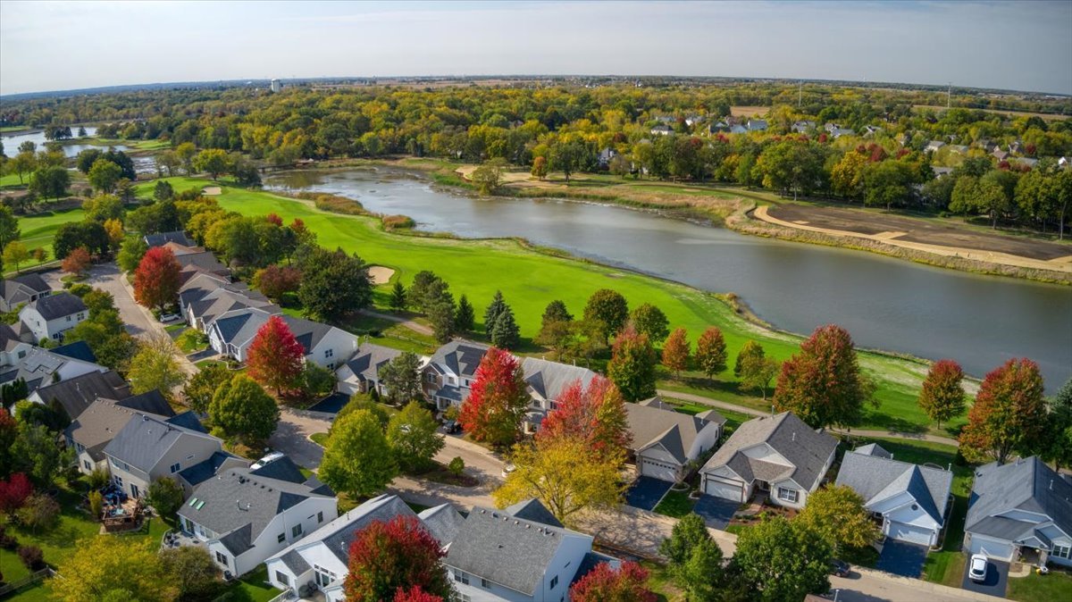 1128 Masters Parkway, Aurora, IL 60506