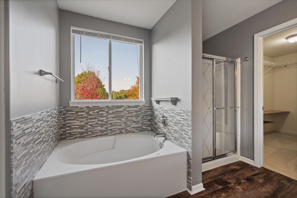 1128 Masters Parkway, Aurora, IL 60506