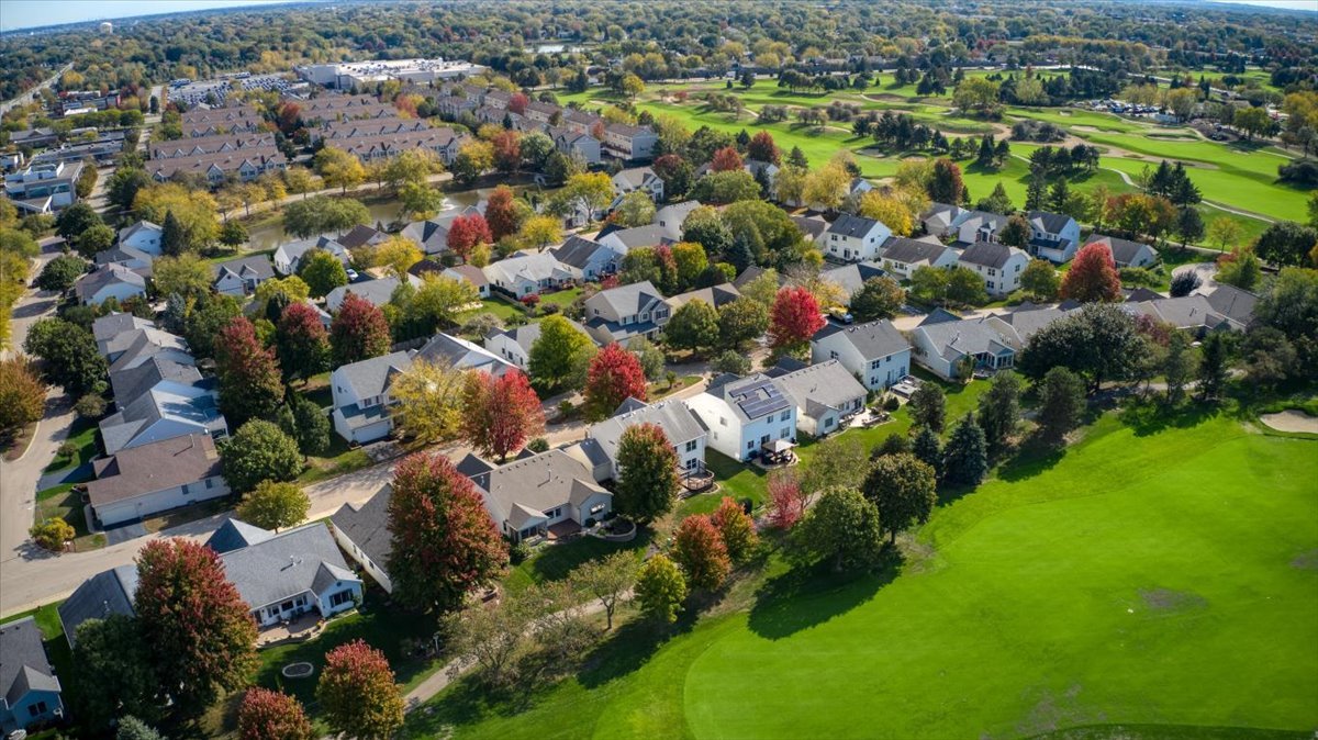 1128 Masters Parkway, Aurora, IL 60506