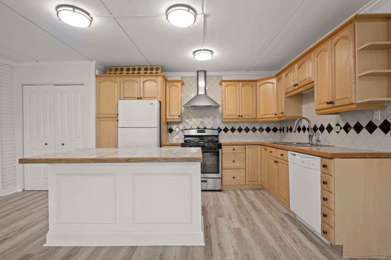 1133 ROYAL ST GEORGE Drive #107, Naperville, IL 60563