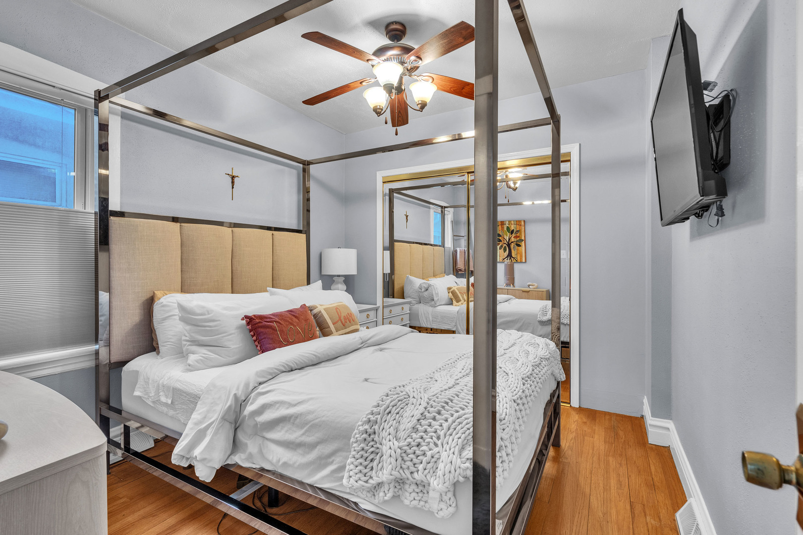 4526 N Mobile Avenue, Chicago, IL 60630