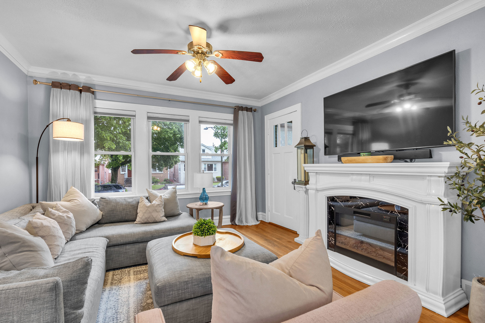 4526 N Mobile Avenue, Chicago, IL 60630