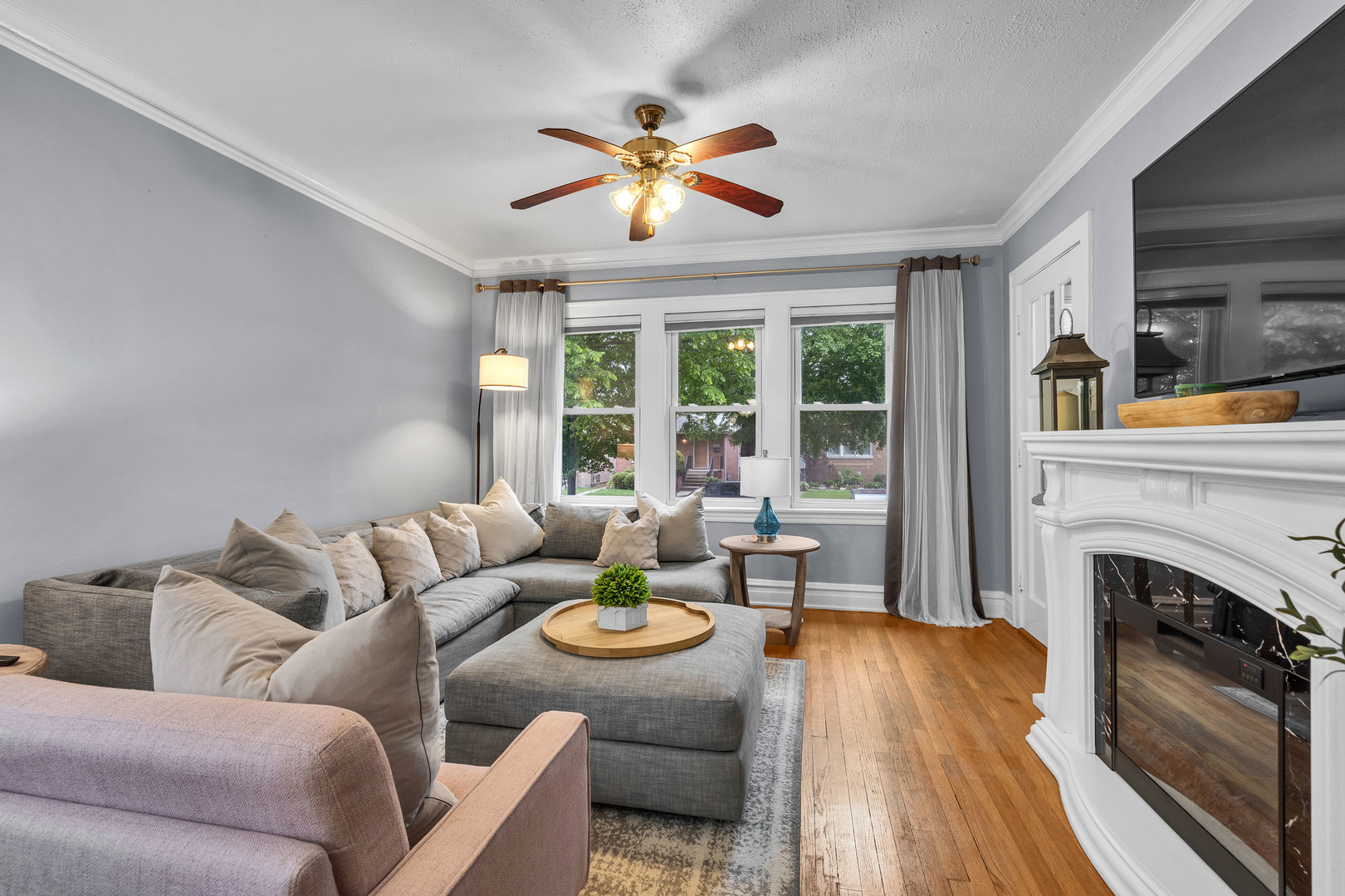 4526 N Mobile Avenue, Chicago, IL 60630