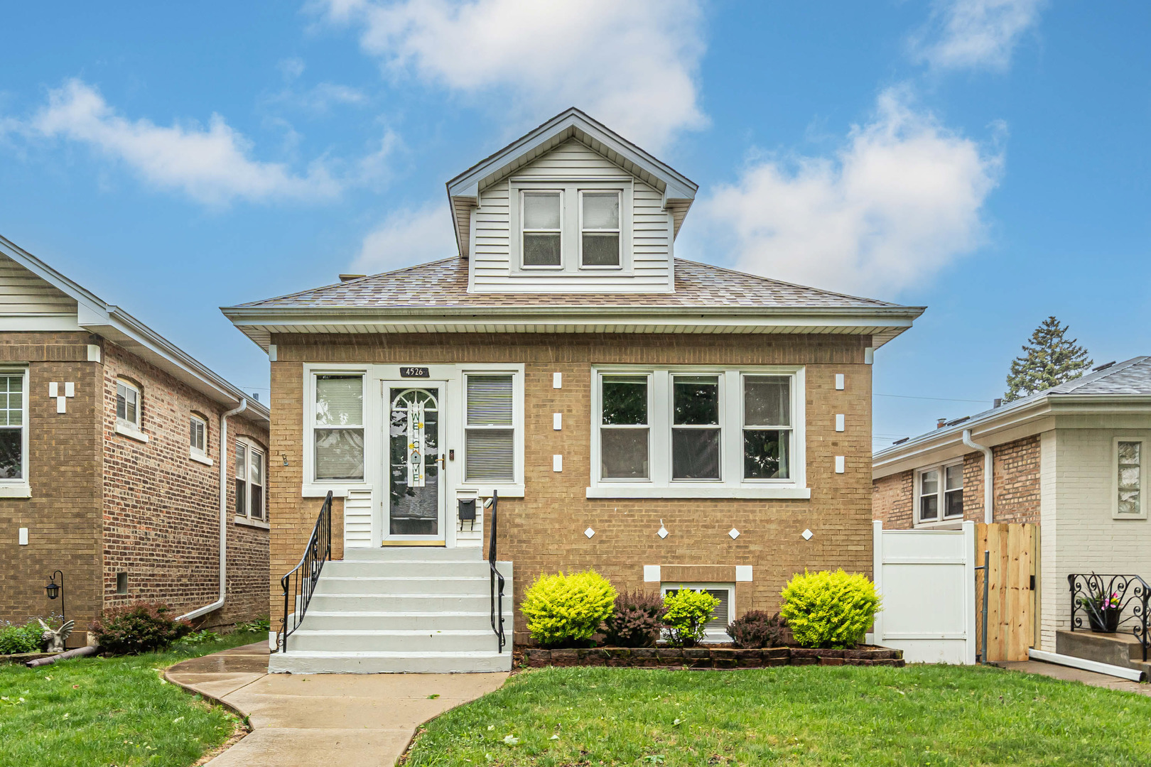 4526 N Mobile Avenue, Chicago, IL 60630