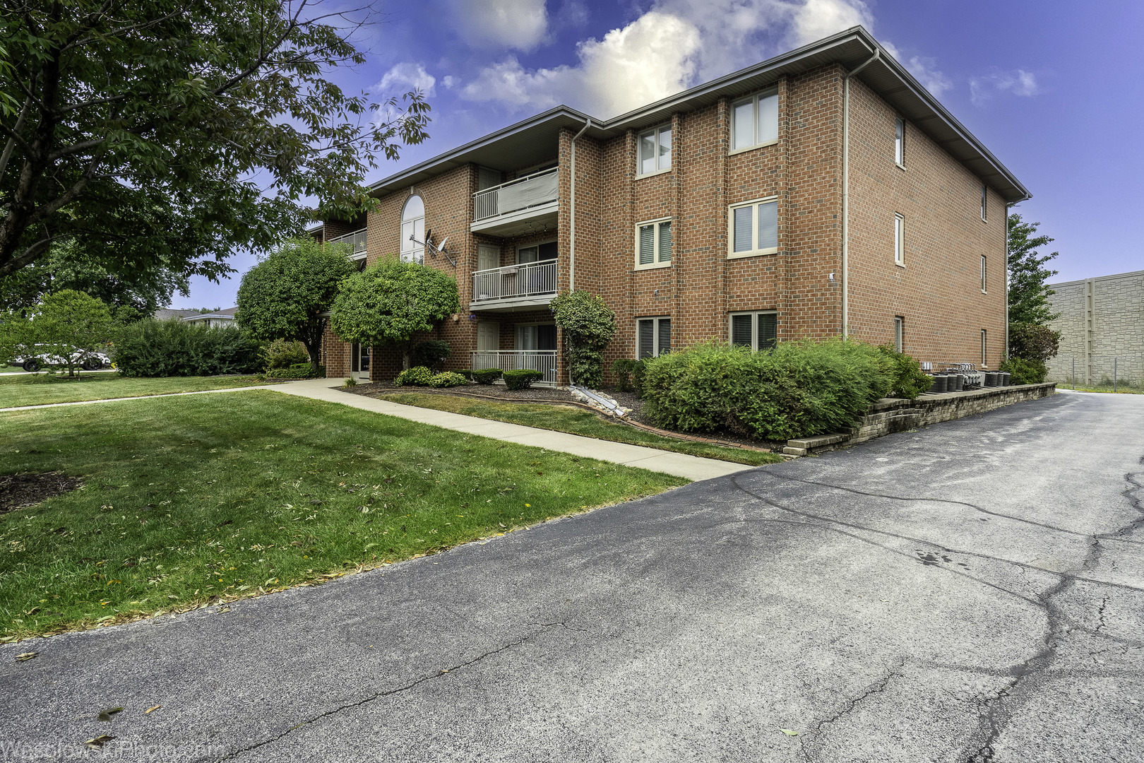 7800 W 89th Street #204, Hickory Hills, IL 60457