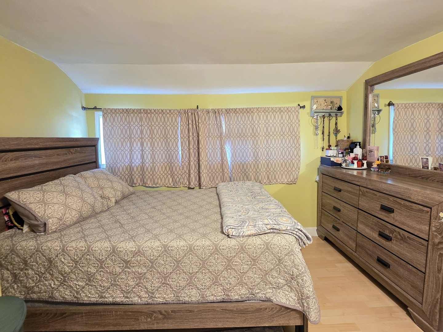 38433 N 5th Avenue, Spring Grove, IL 60081