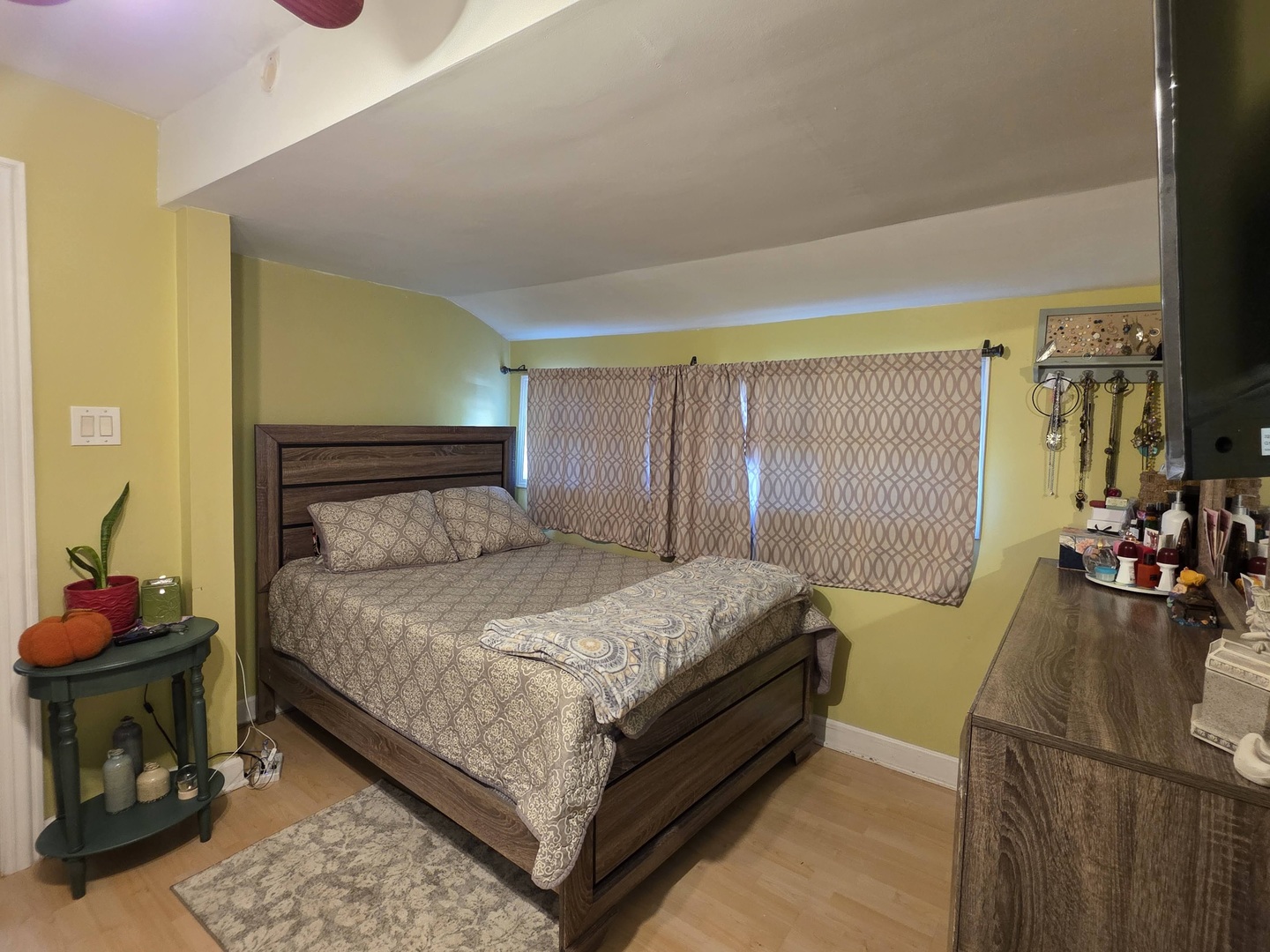 38433 N 5th Avenue, Spring Grove, IL 60081