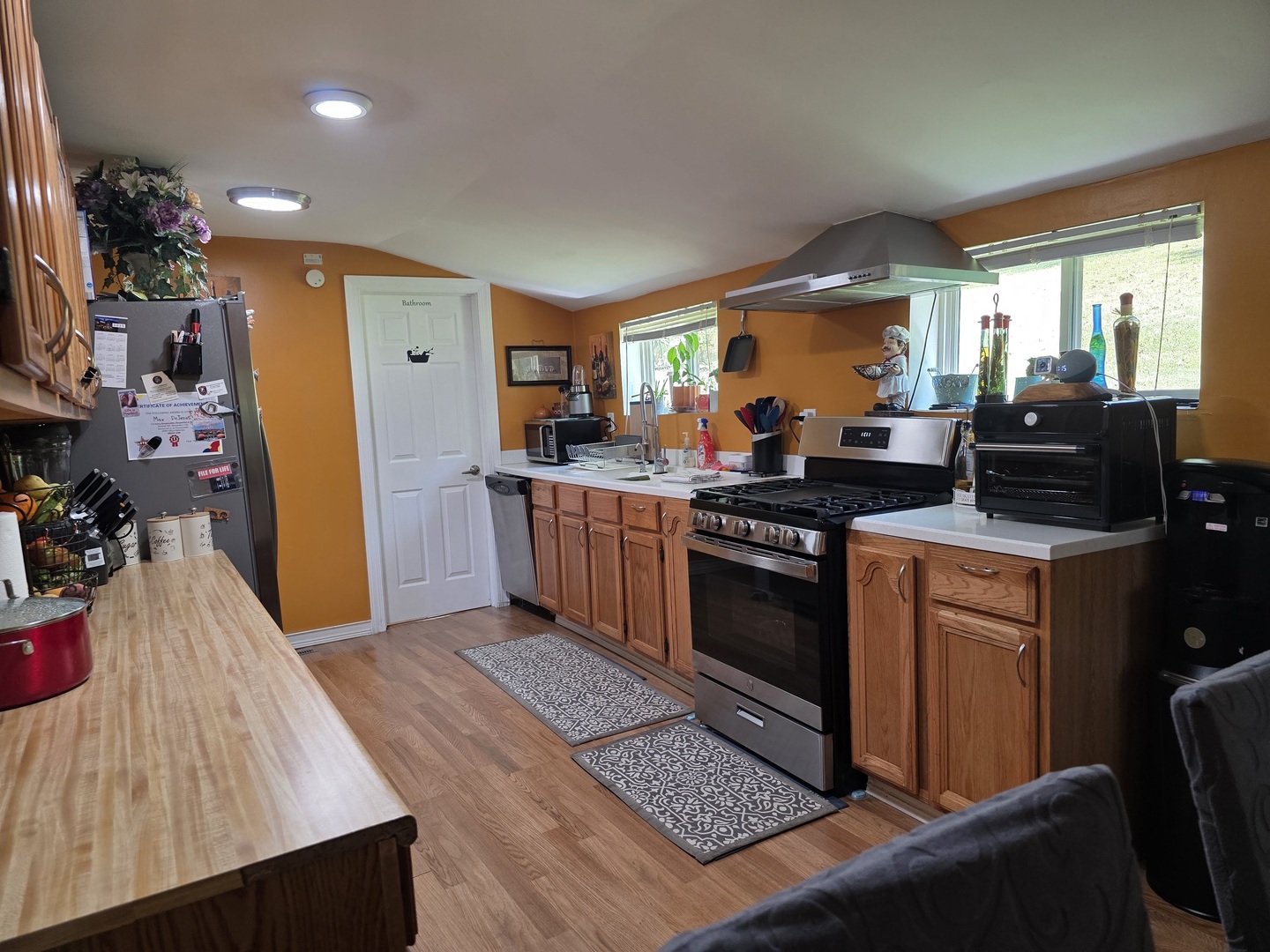 38433 N 5th Avenue, Spring Grove, IL 60081