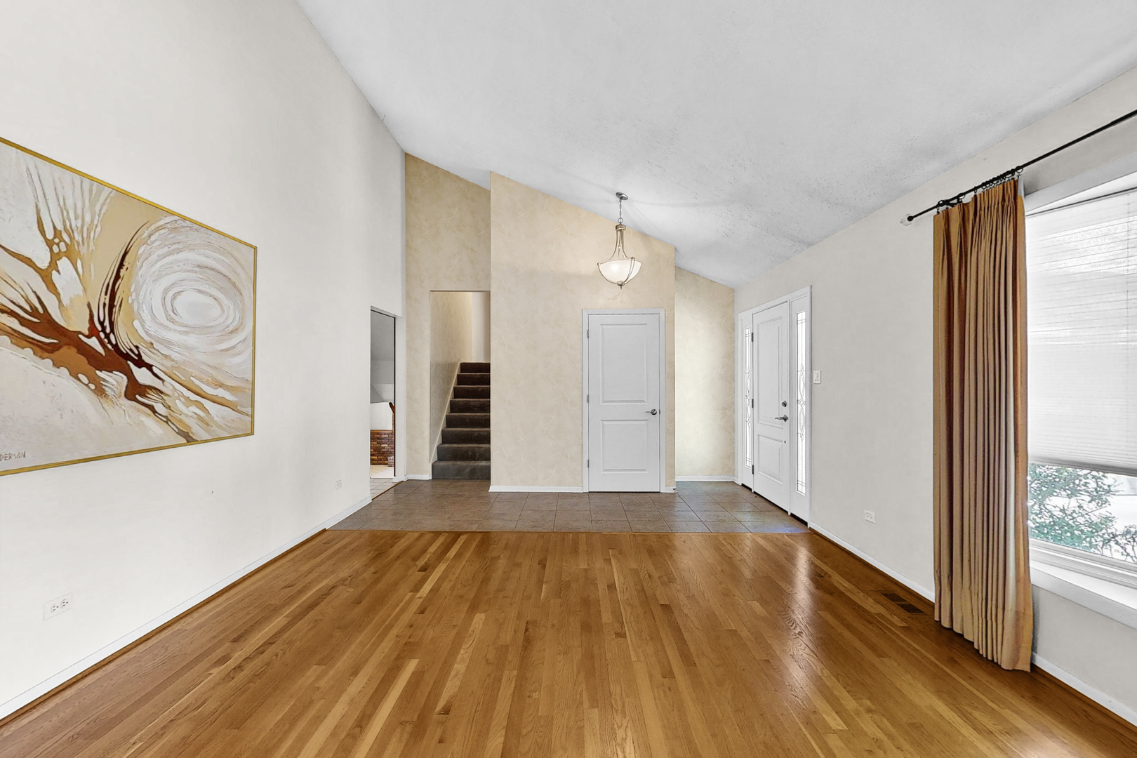 929 W Surrey Road, Addison, IL 60101