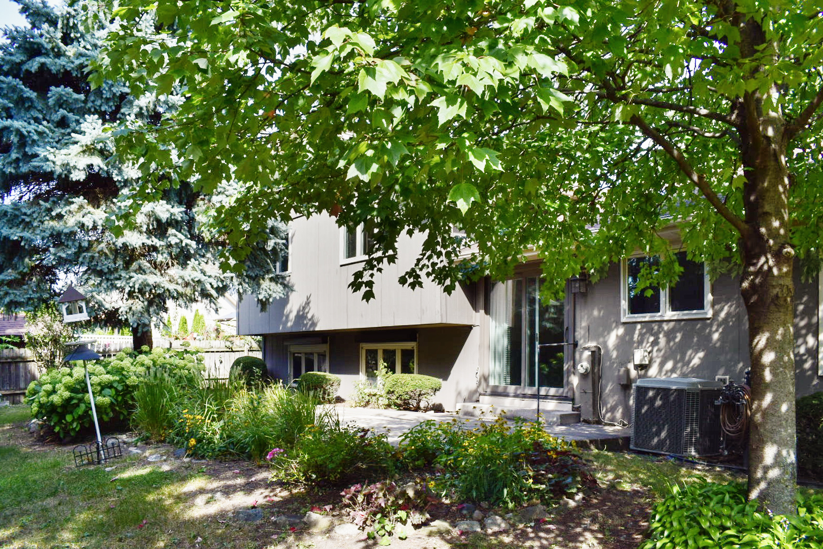 929 W Surrey Road, Addison, IL 60101