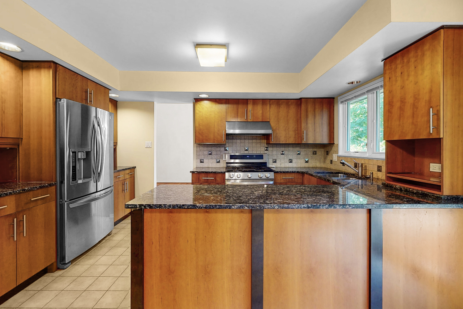 929 W Surrey Road, Addison, IL 60101