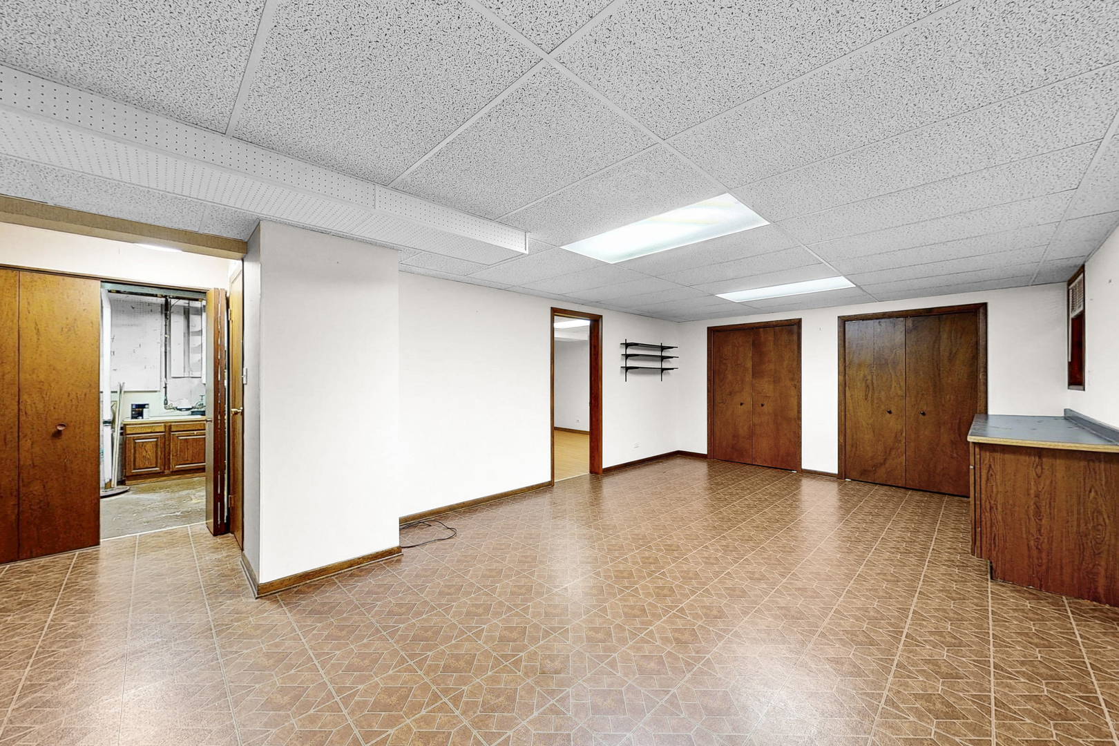 929 W Surrey Road, Addison, IL 60101