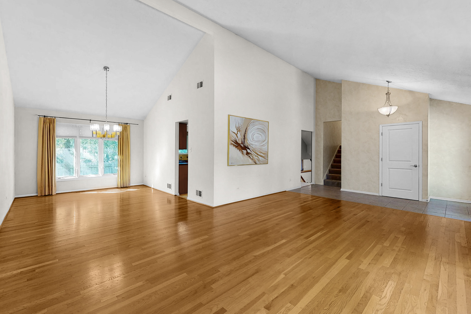 929 W Surrey Road, Addison, IL 60101