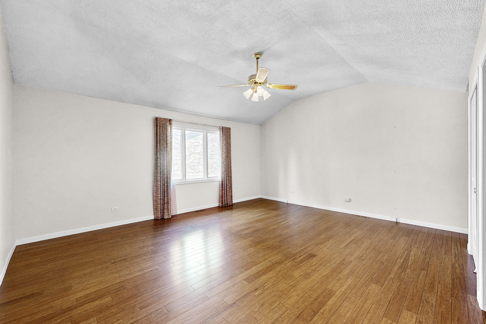 929 W Surrey Road, Addison, IL 60101