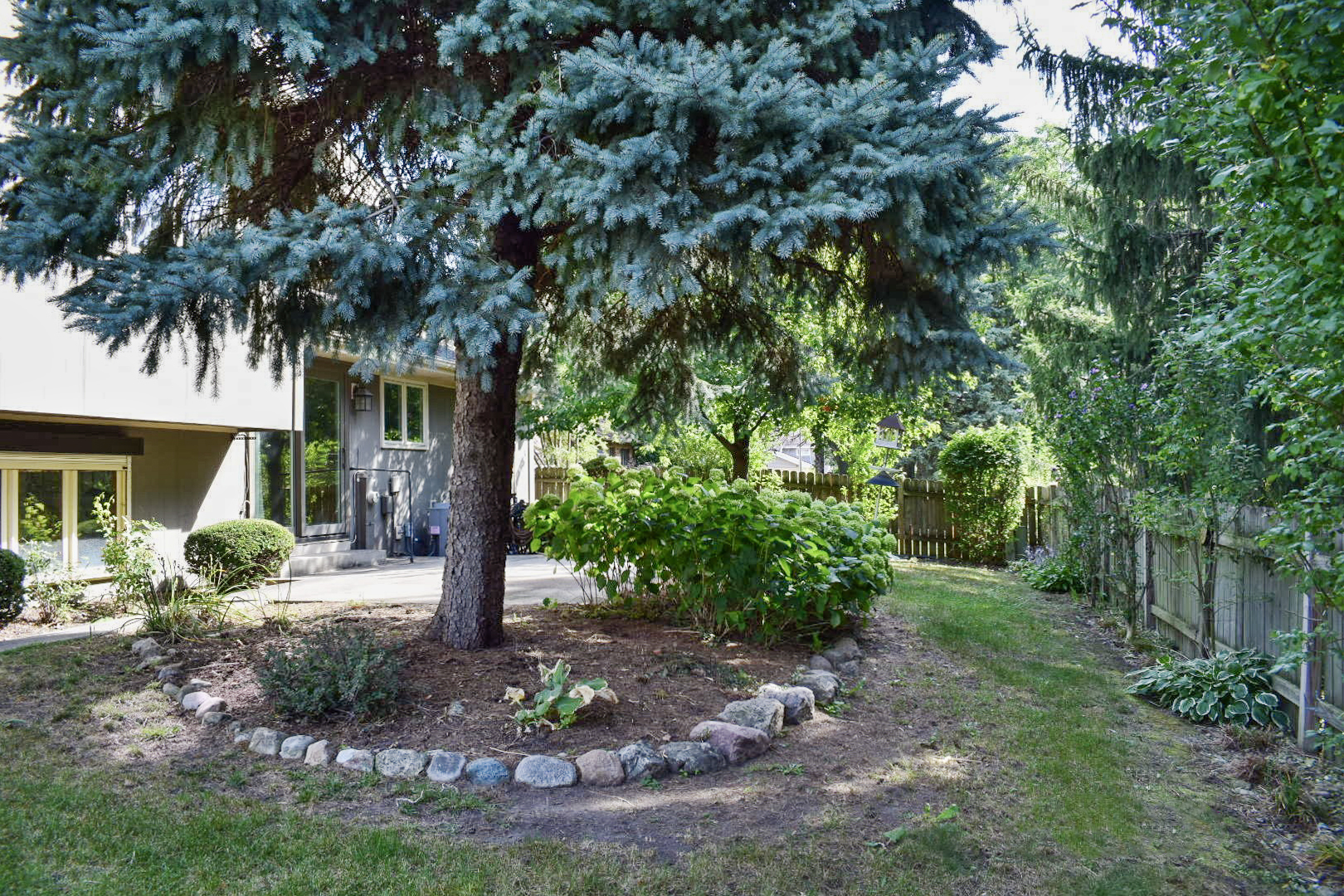929 W Surrey Road, Addison, IL 60101