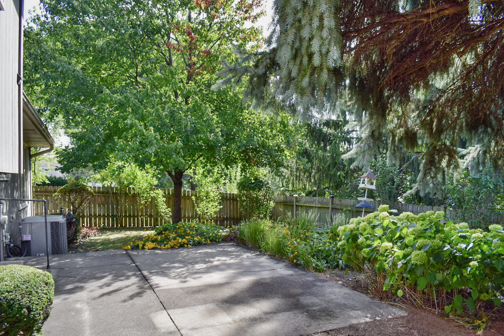929 W Surrey Road, Addison, IL 60101
