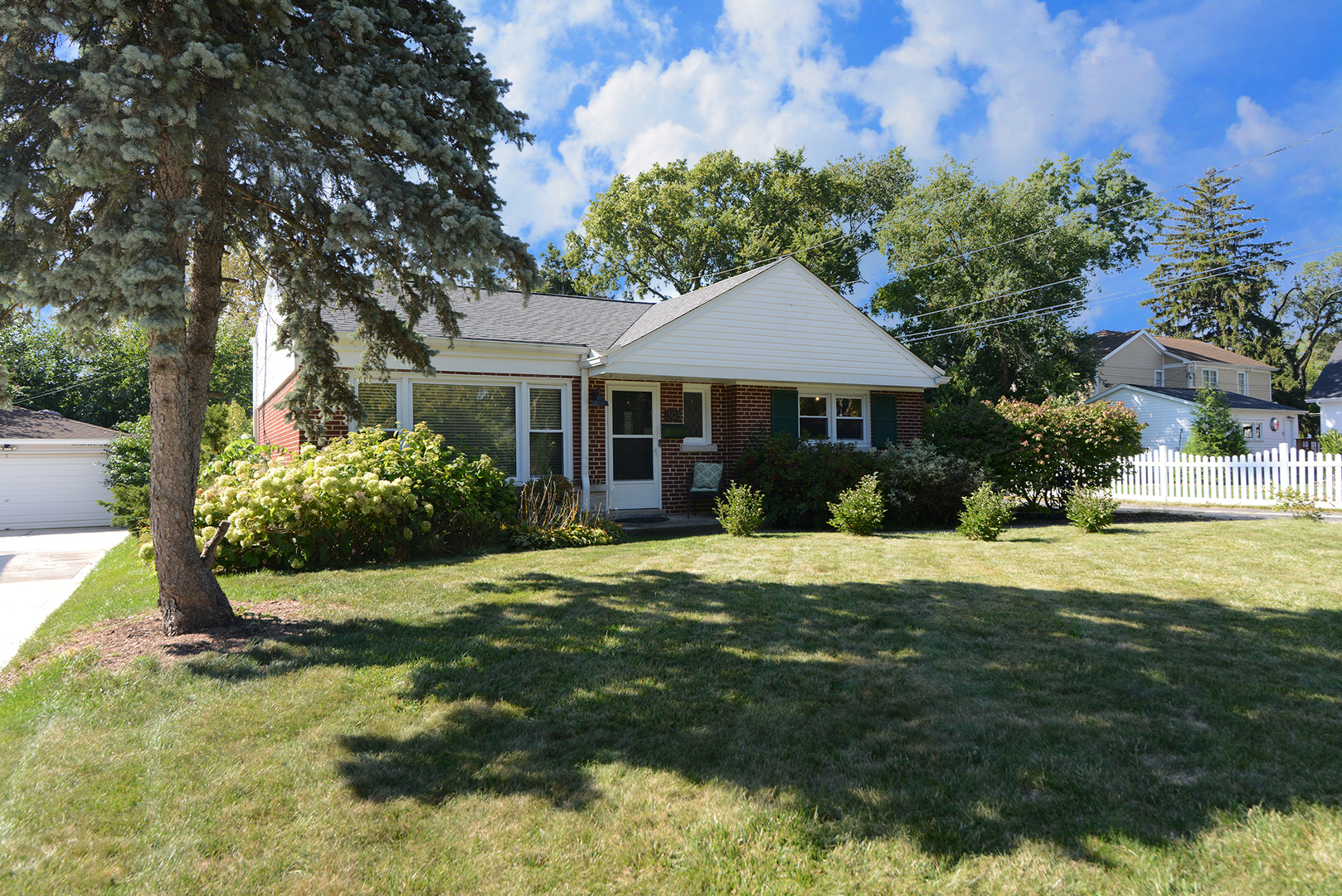 305 Maple Street, Glen Ellyn, IL 60137
