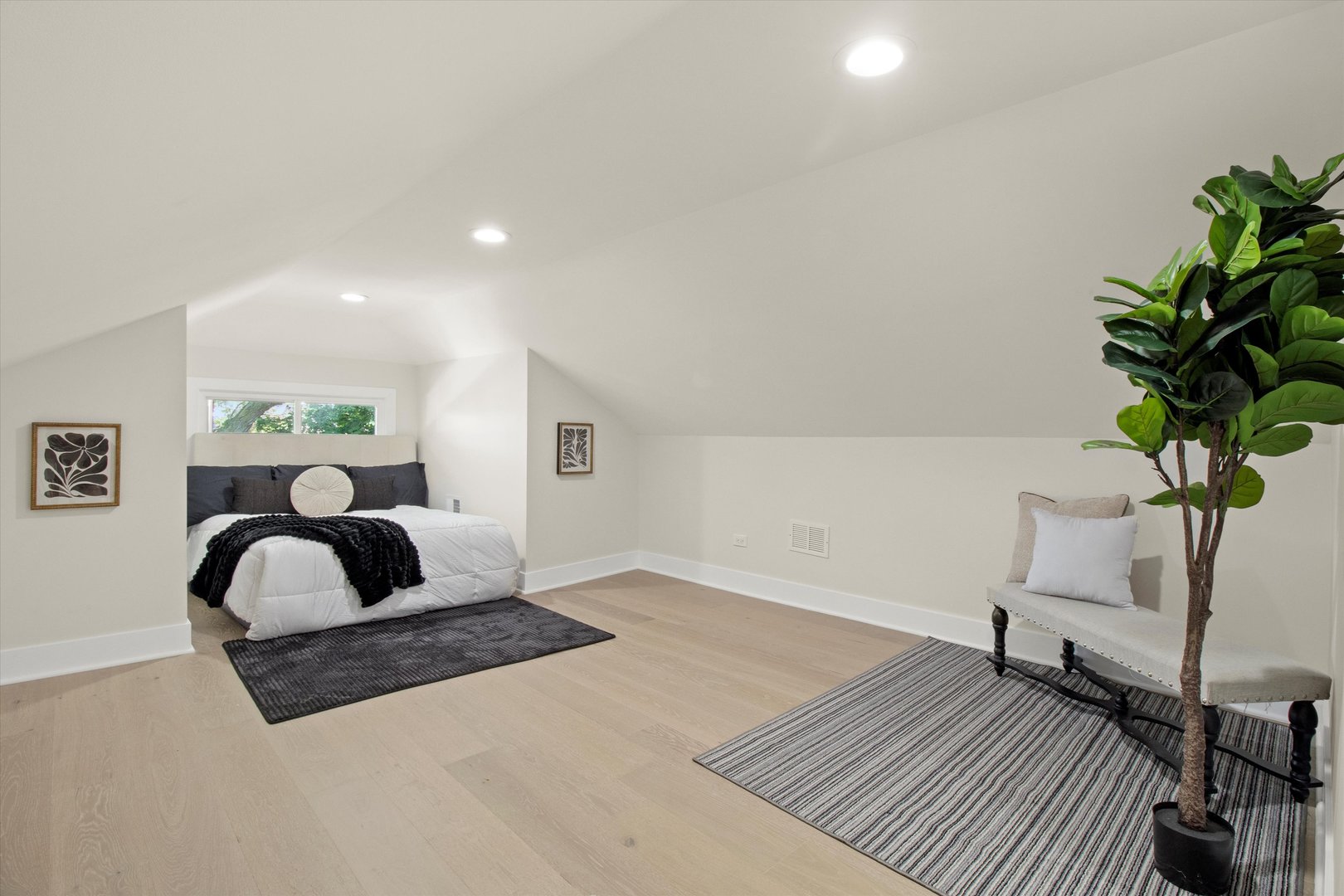 6144 N Maplewood Avenue, Chicago, IL 60659