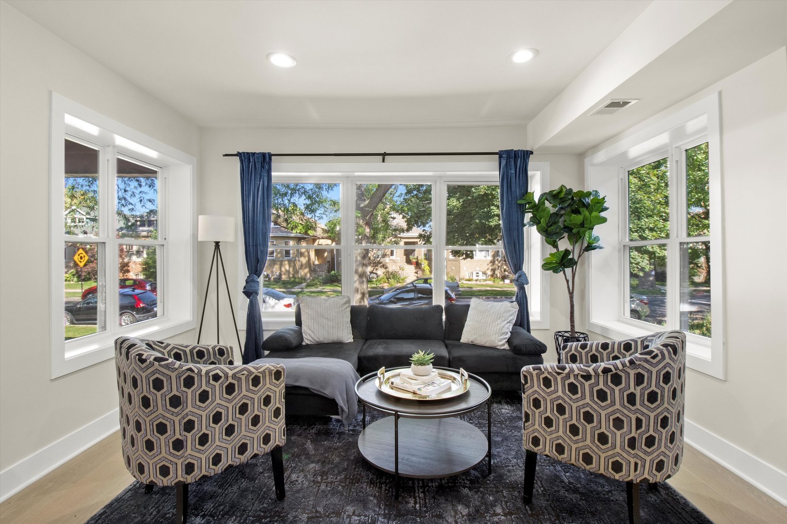 6144 N Maplewood Avenue, Chicago, IL 60659