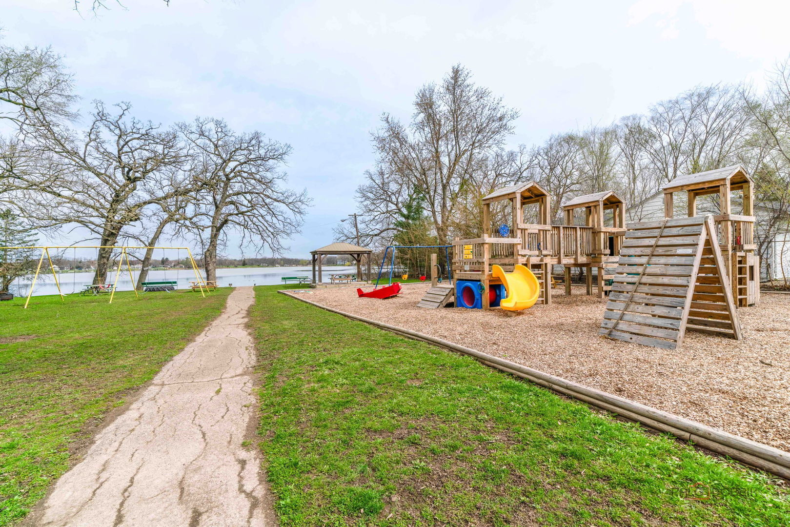 460 Maplewood Drive, Antioch, IL 60002