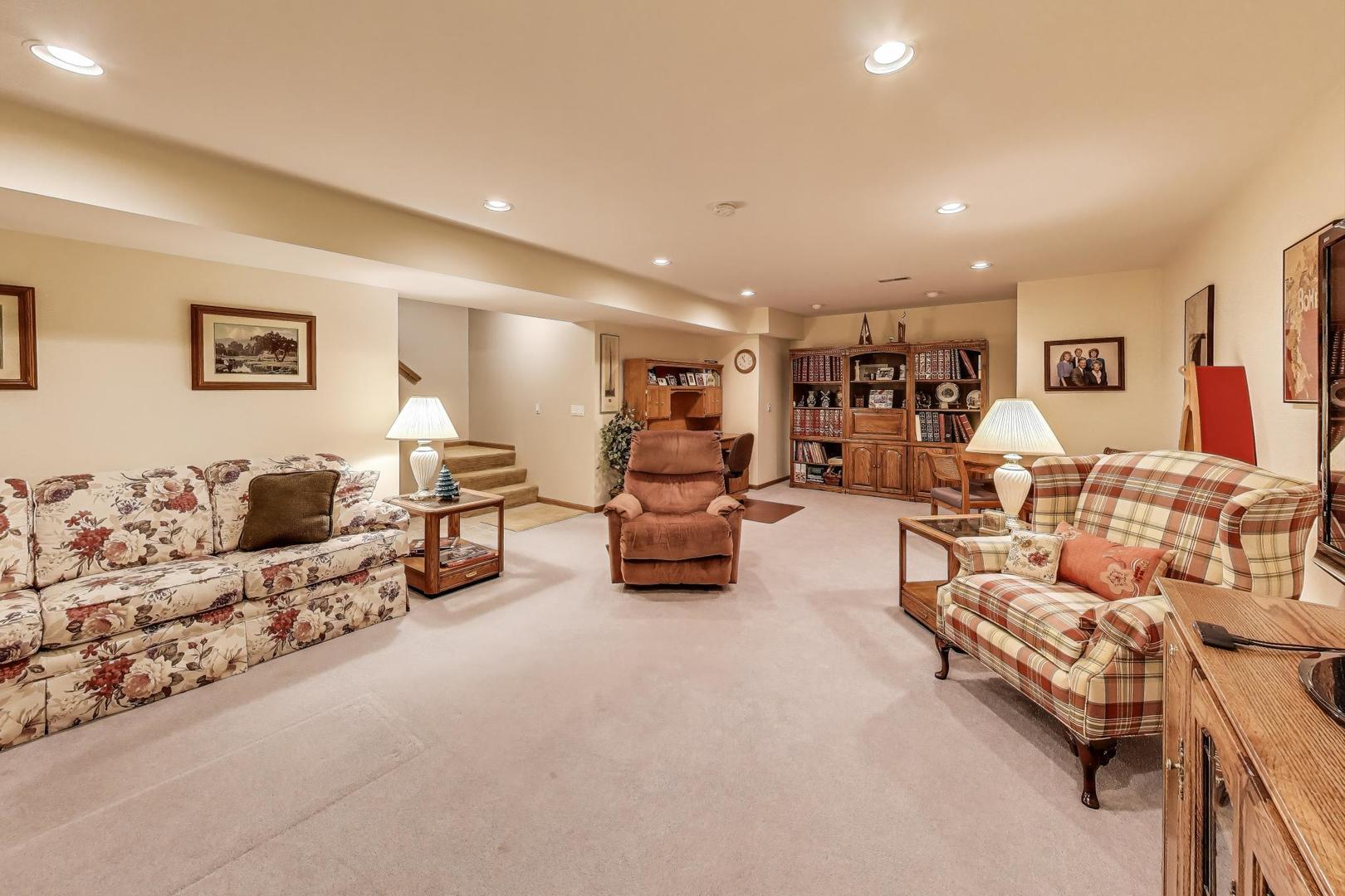 2 Eaton Court, Elmhurst, IL 60126