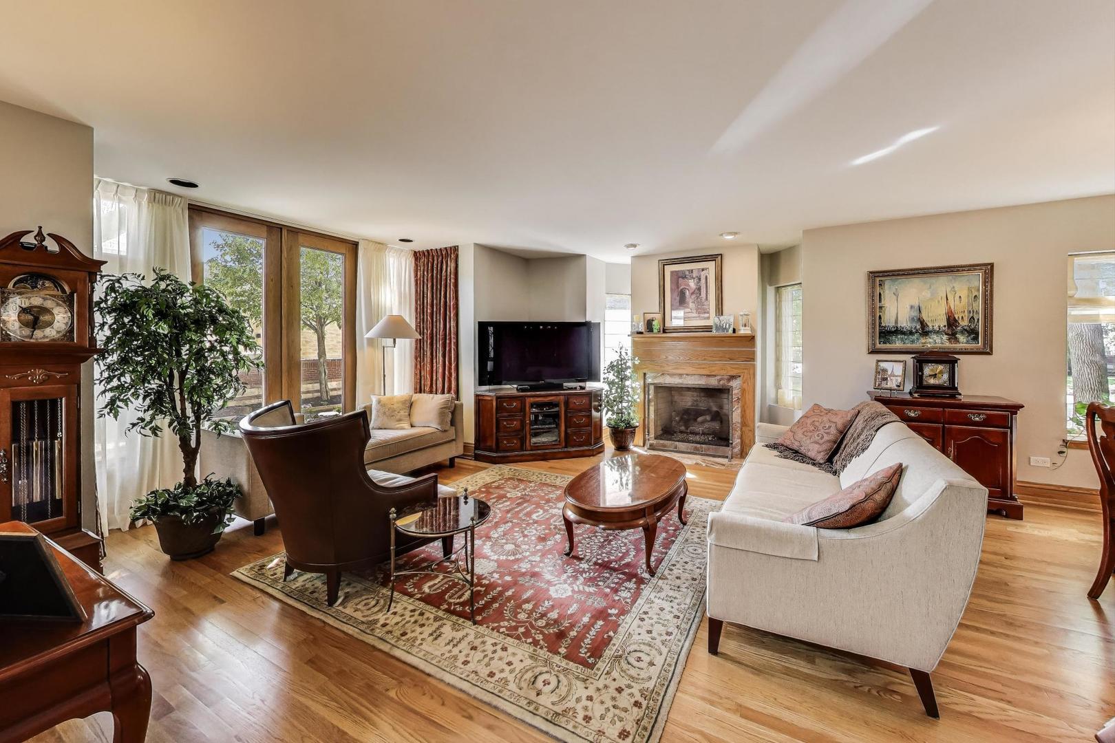 2 Eaton Court, Elmhurst, IL 60126