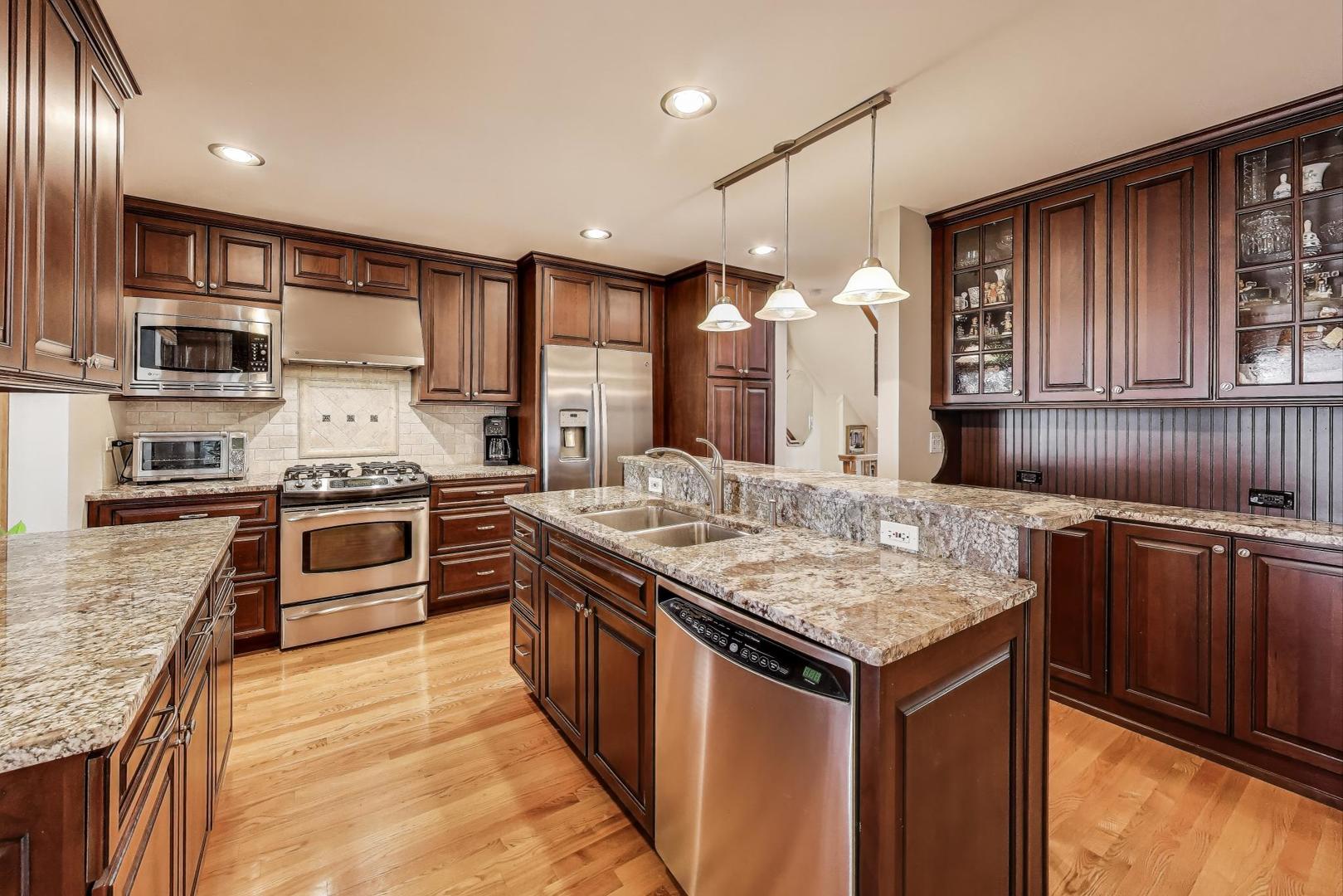 2 Eaton Court, Elmhurst, IL 60126