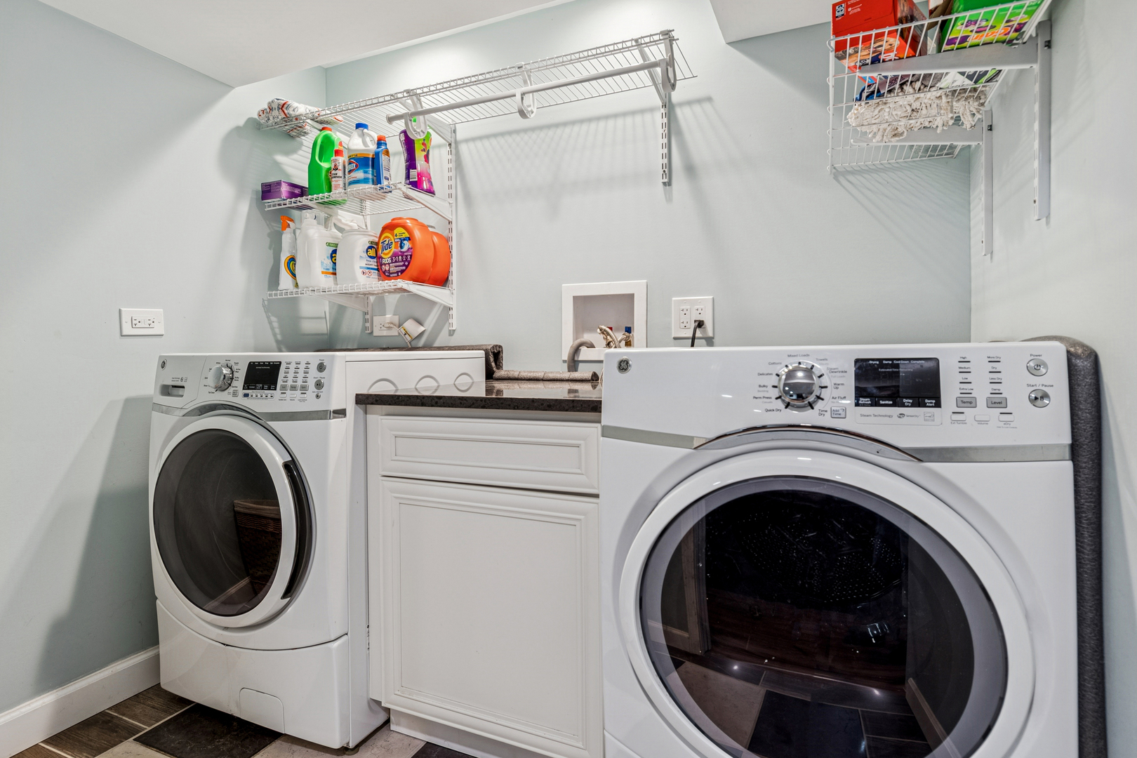 2486 Hedge Row Drive, Aurora, IL 60502