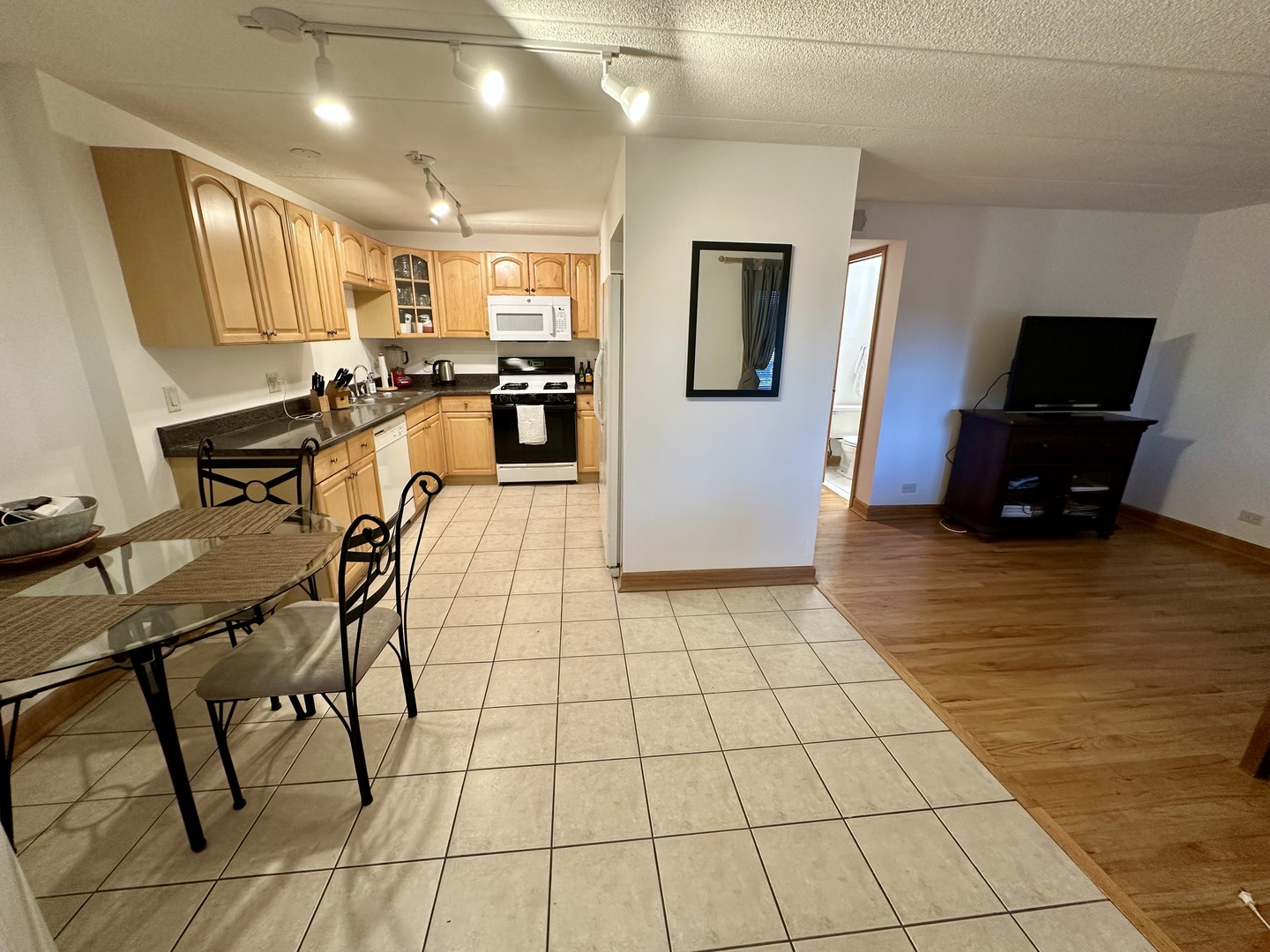 4628 River Road #1B, Schiller Park, IL 60176