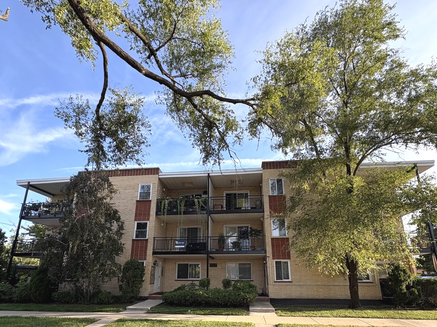 4628 River Road #1B, Schiller Park, IL 60176