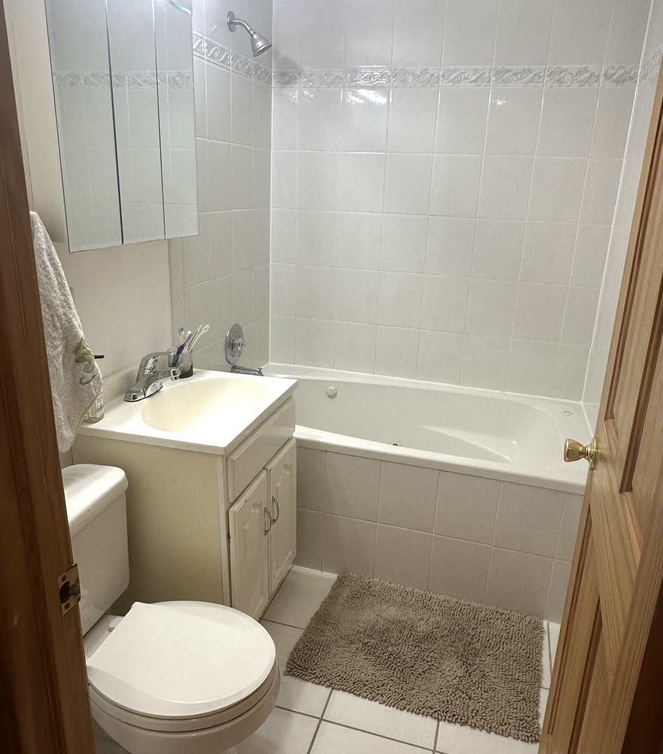 4628 River Road #1B, Schiller Park, IL 60176