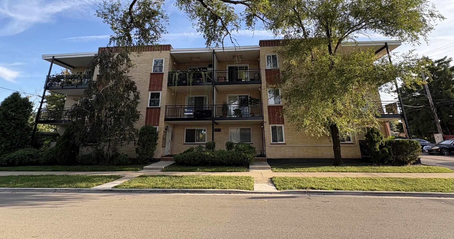 4628 River Road #1B, Schiller Park, IL 60176