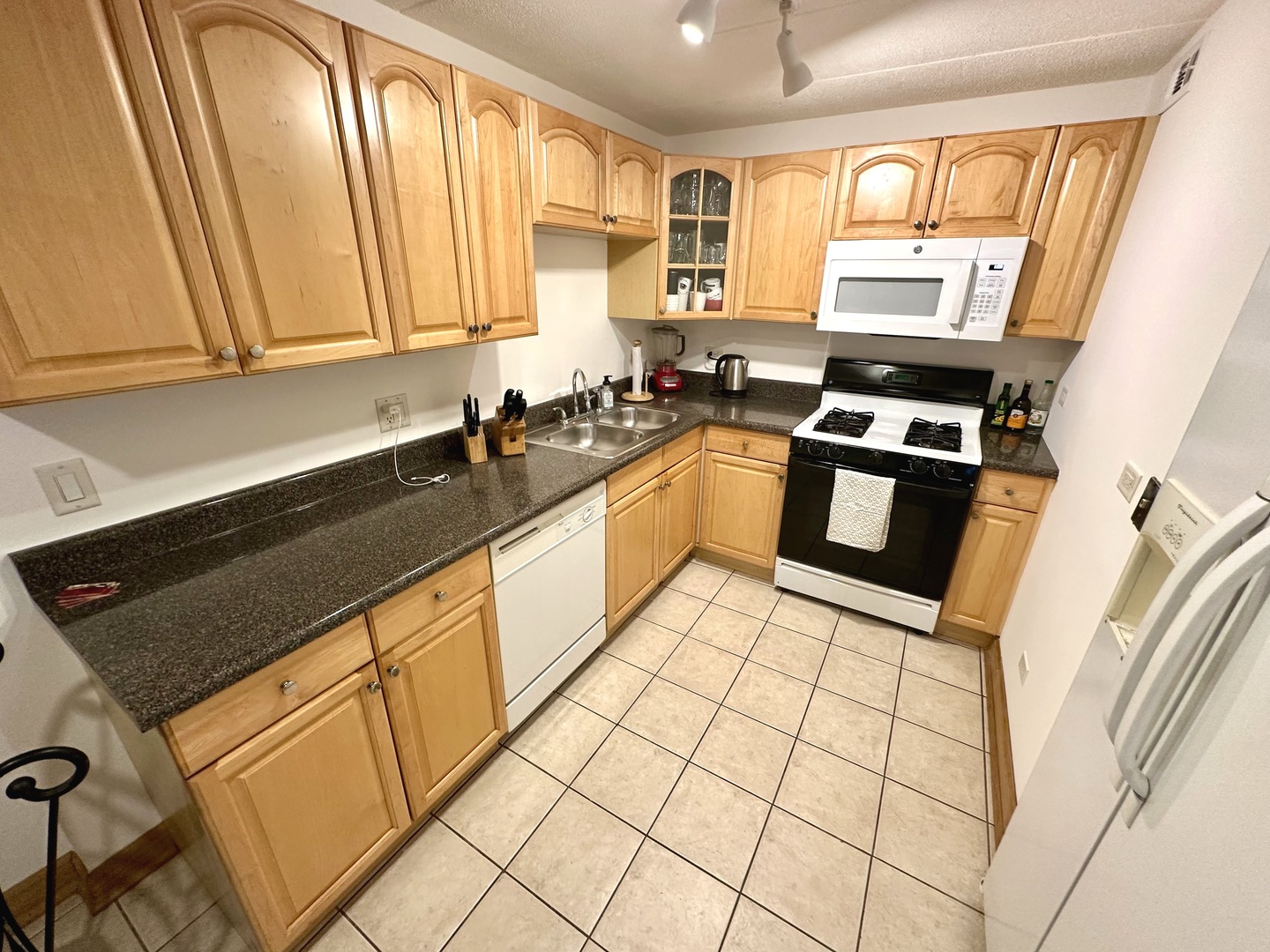 4628 River Road #1B, Schiller Park, IL 60176
