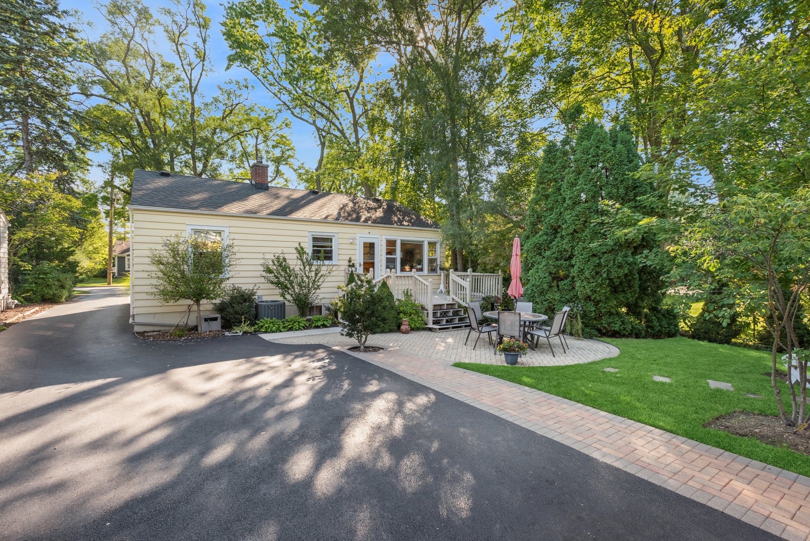 738 Pleasant Avenue, Glen Ellyn, IL 60137