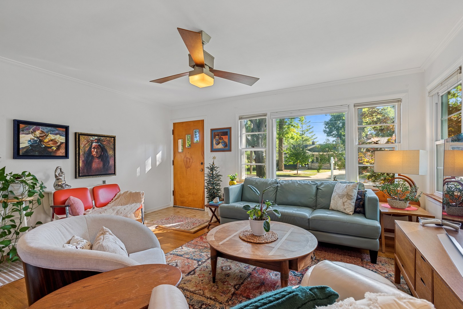 738 Pleasant Avenue, Glen Ellyn, IL 60137