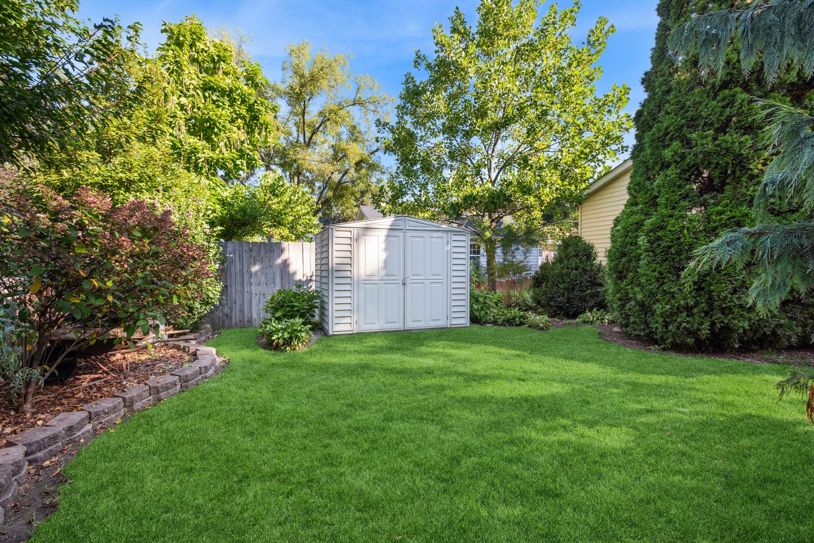 738 Pleasant Avenue, Glen Ellyn, IL 60137