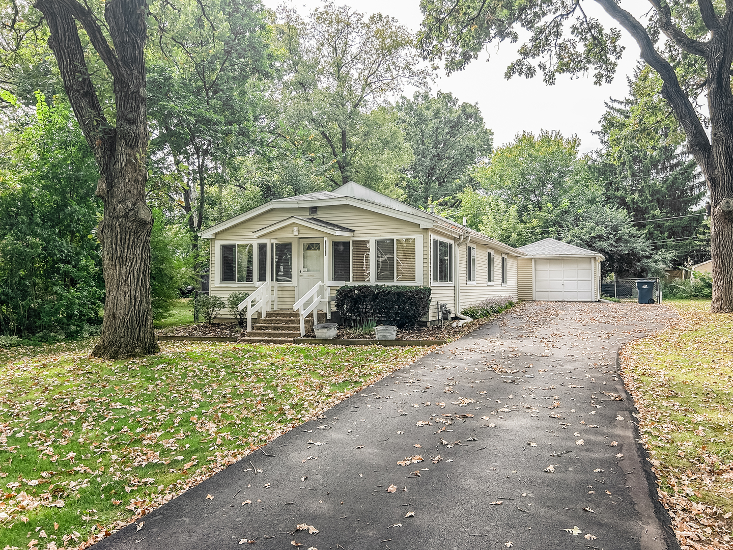 27692 N OAK Street, Island Lake, IL 60042